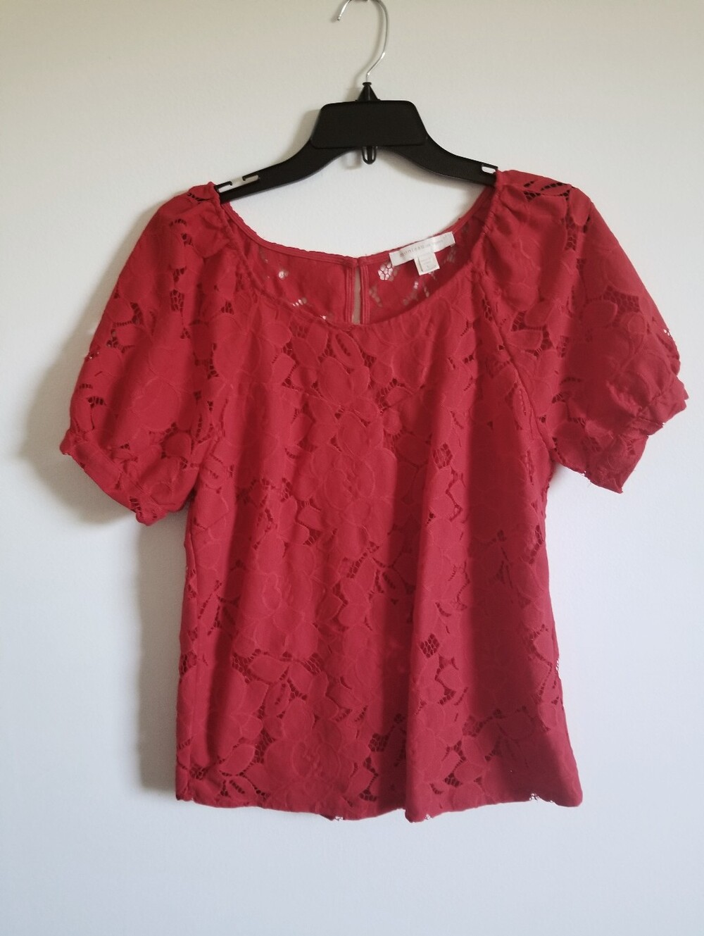 Monteau Los Angeles Red Lace Short-Sleeve Top